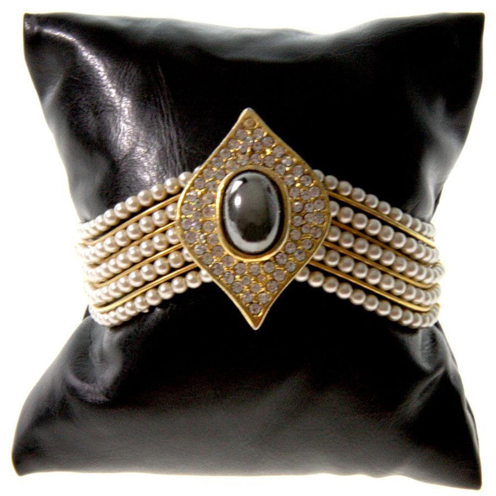 Coussin montre et bracelet en simili cuir 8 x 8 cm