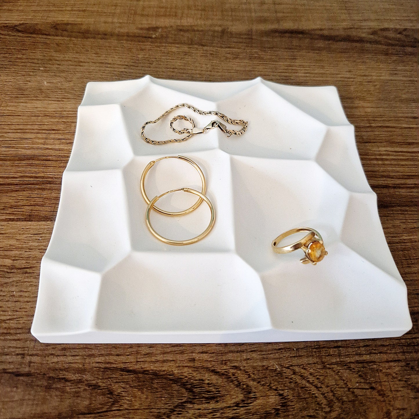 Plateau Vide-Poche Carré en Plâtre Céramique – Vide Poche Multi Bijoux Artisanal & Élégant