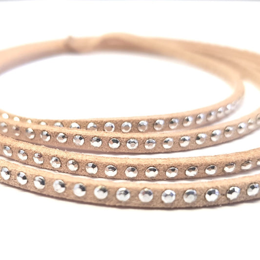 Cordon suédine 3x2 mm avec strass (1 mètre)