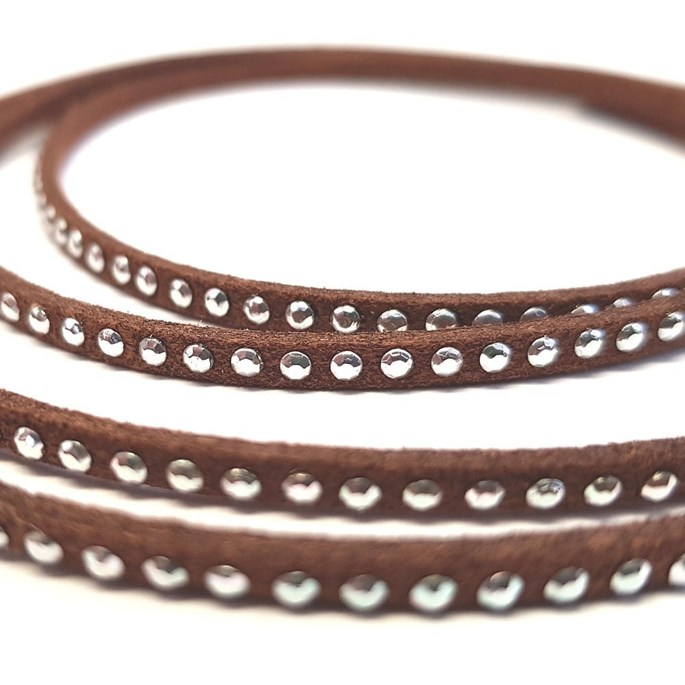 Cordon suédine 3x2 mm avec strass (1 mètre)