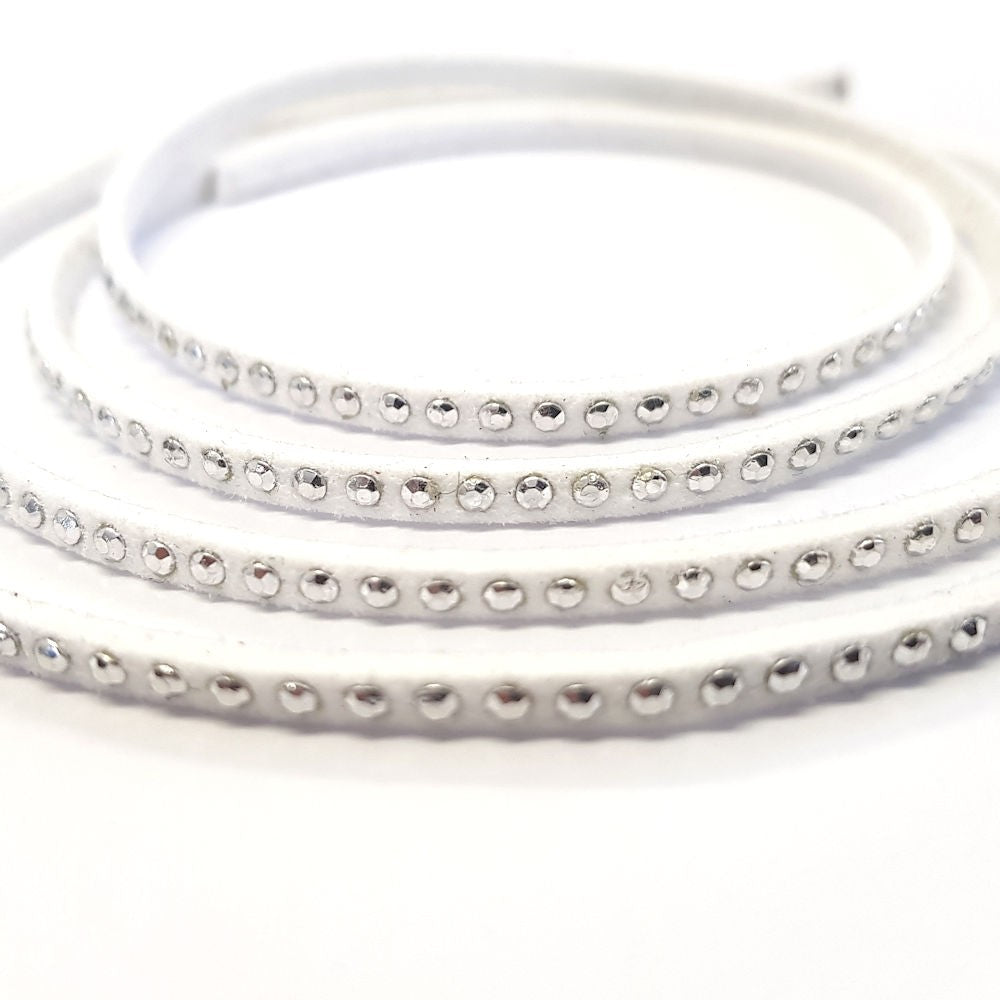 Cordon suédine 3x2 mm avec strass (1 mètre)