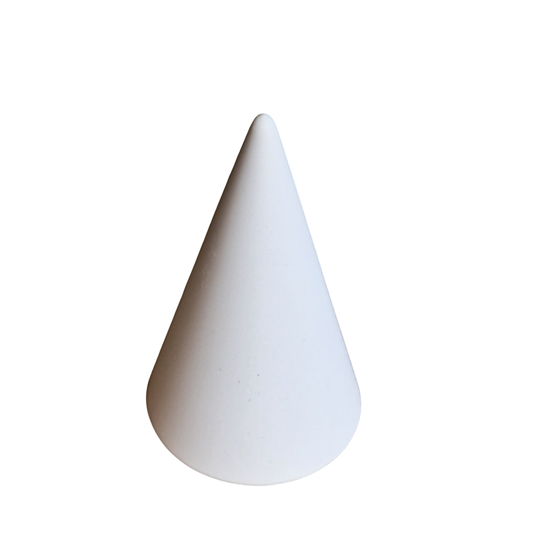 Présentoir à bague cône artisanal en plâtre céramique – Élégance & minimalisme
