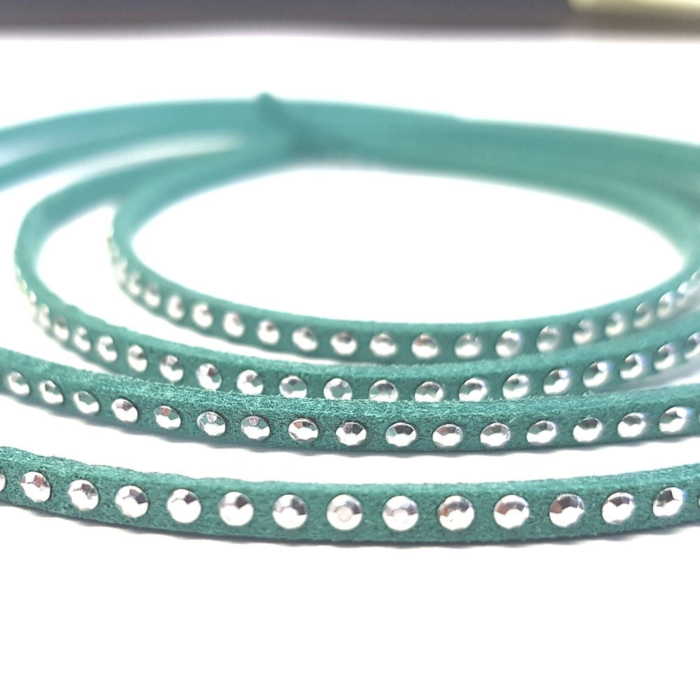 Cordon suédine 3x2 mm avec strass (1 mètre)