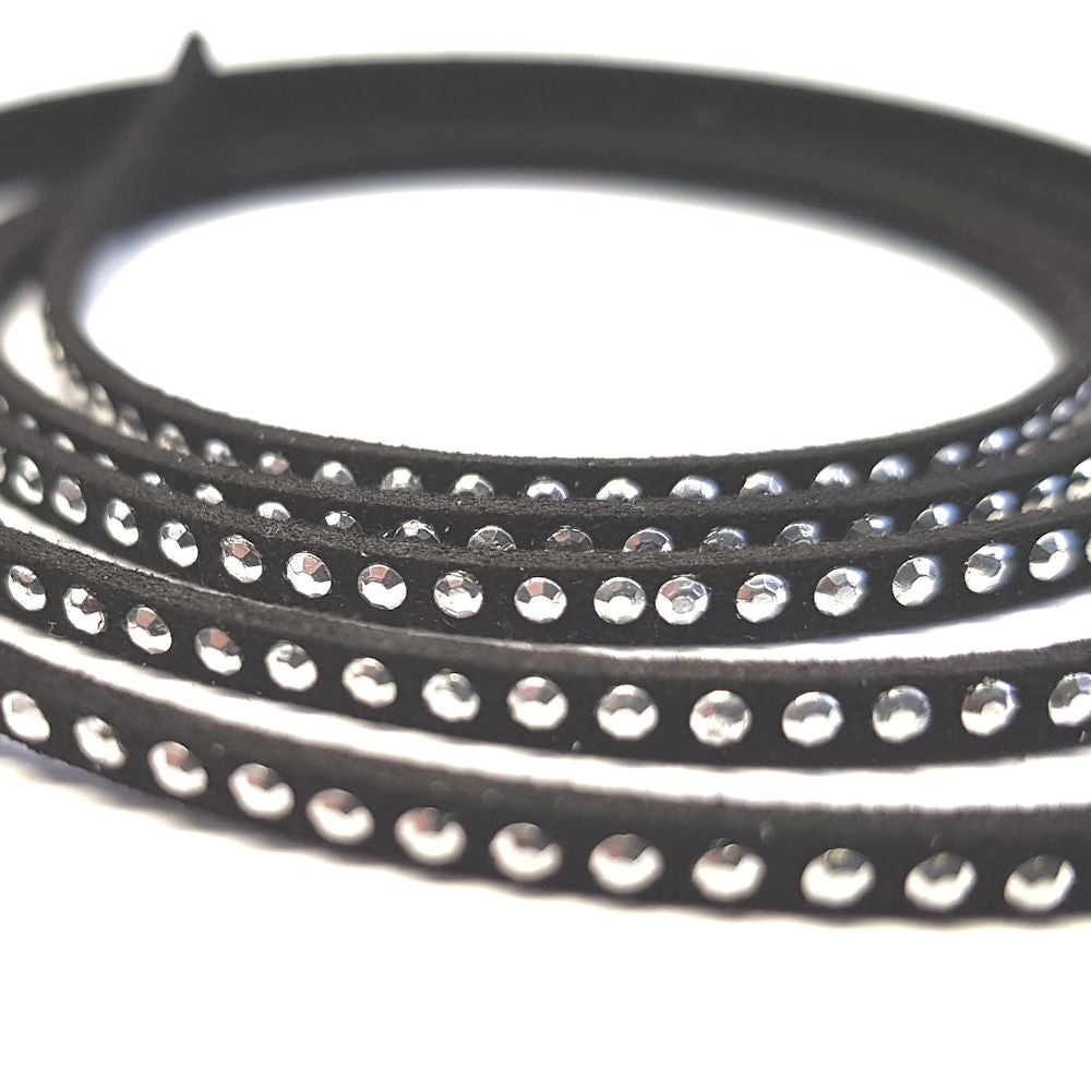 Cordon suédine 3x2 mm avec strass (1 mètre)