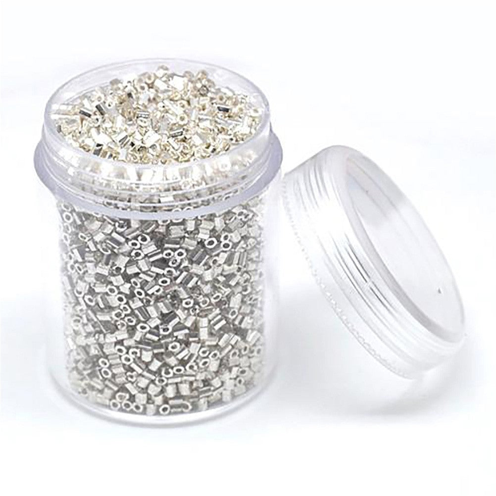 Perles de rocaille irisées tubes à facettes 1.8 à 2.3 mm (3000 pièces)