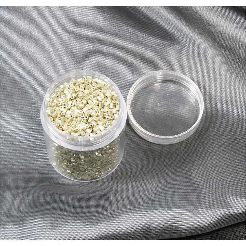 Perles de rocaille irisées tubes à facettes 1.8 à 2.3 mm (3000 pièces)